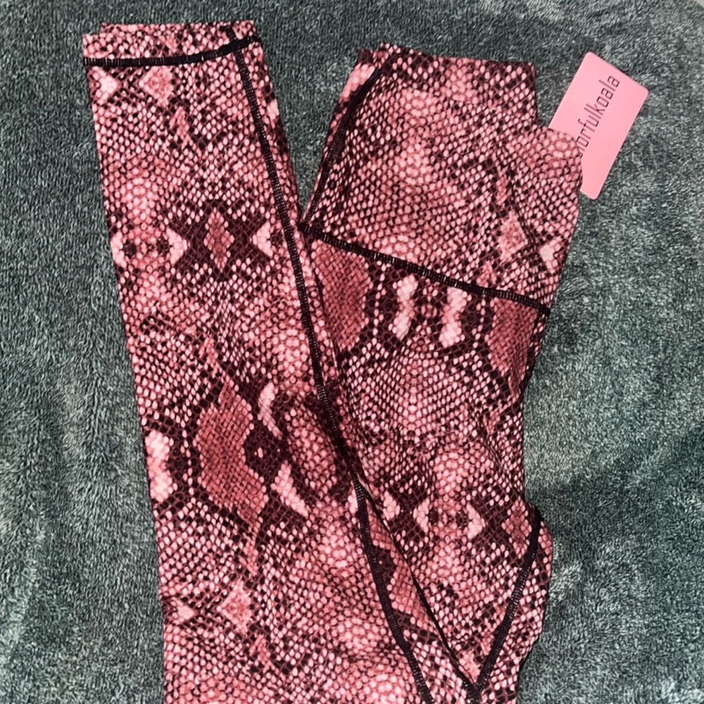 NEW Colorfulkoala high waisted leggings burgundy/red snake print - M